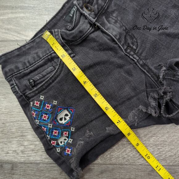 Black Heart Juniors Embroidered Low Rise Shorts Size 1 - Picture 6 of 7
